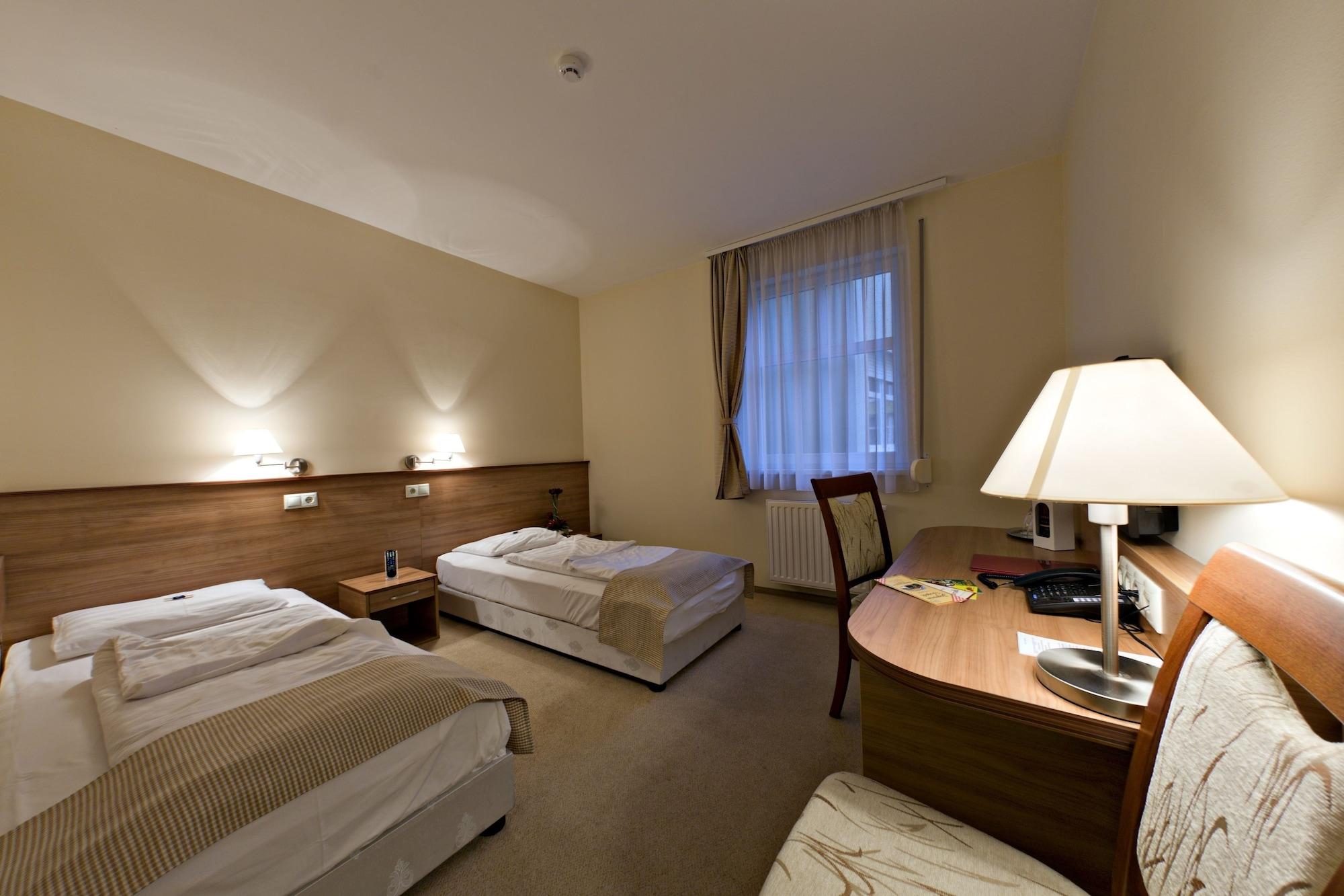 Hotel Civitas Sopron Exterior photo