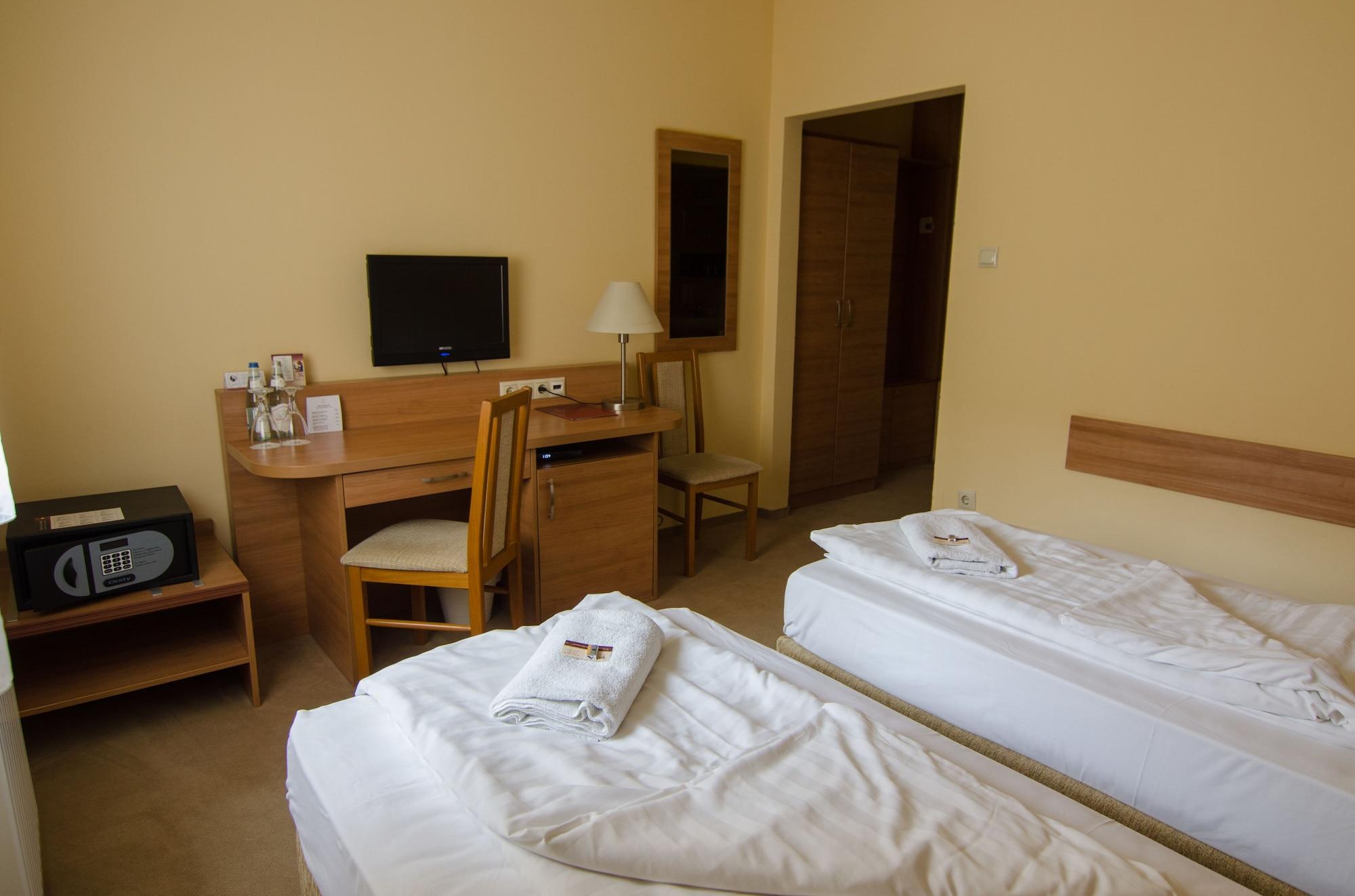 Hotel Civitas Sopron Exterior photo