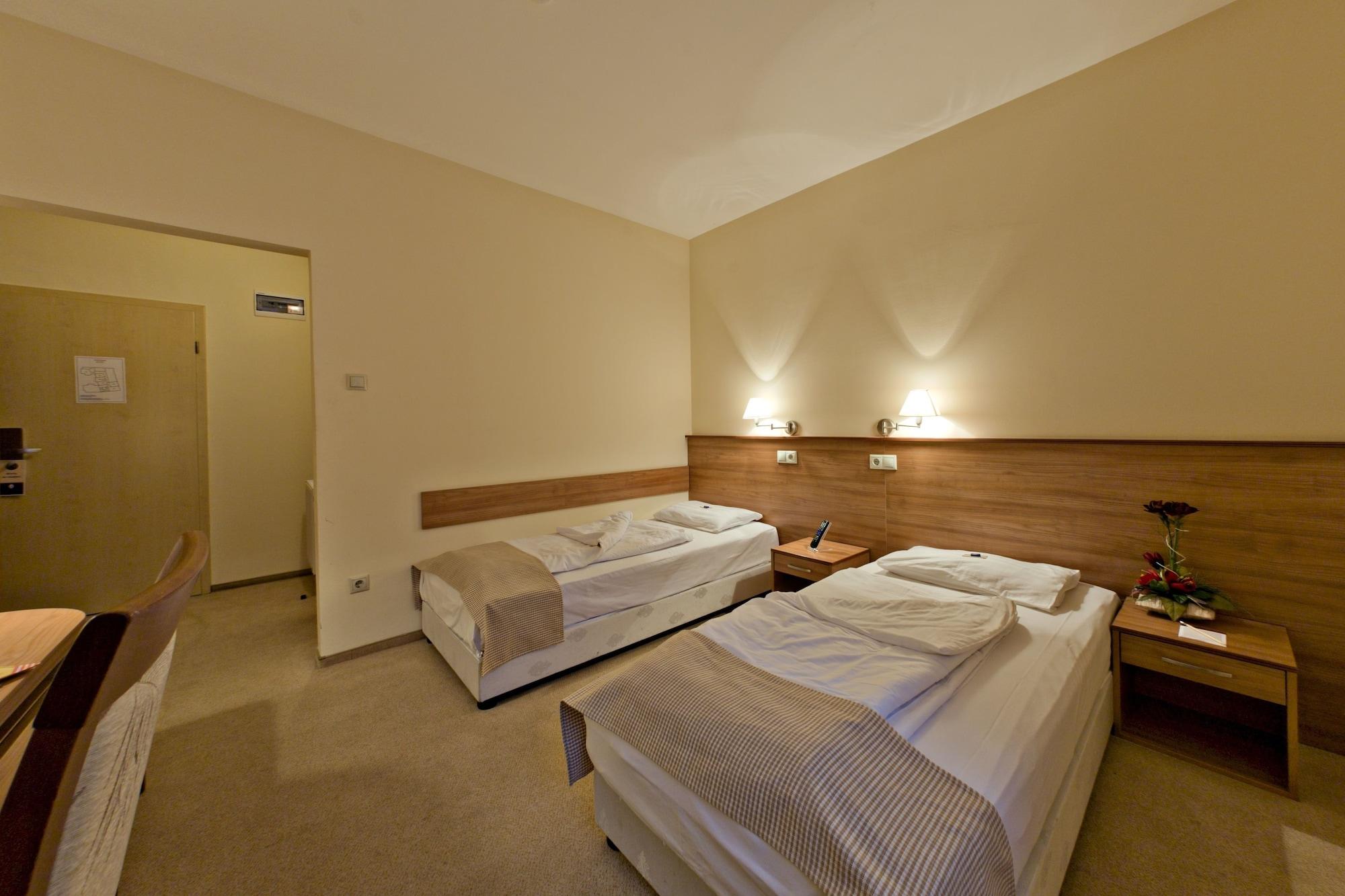 Hotel Civitas Sopron Exterior photo