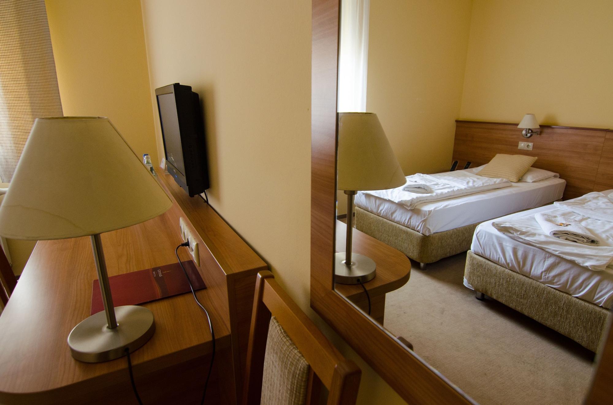 Hotel Civitas Sopron Exterior photo