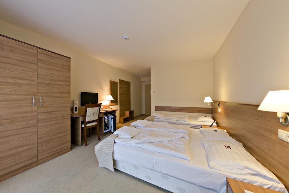 Hotel Civitas Sopron Exterior photo