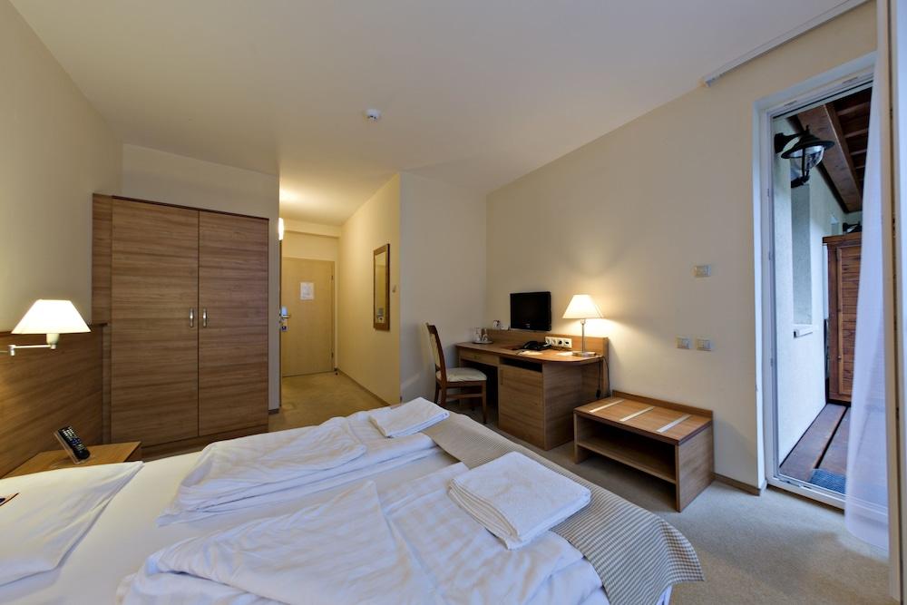 Hotel Civitas Sopron Exterior photo