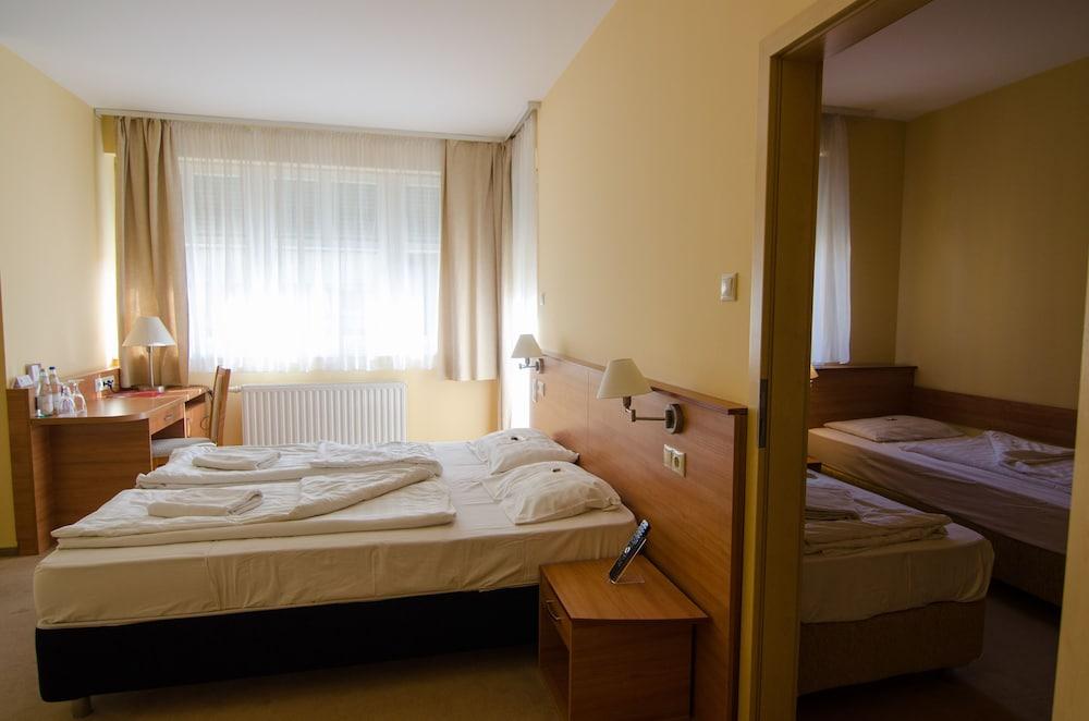 Hotel Civitas Sopron Exterior photo
