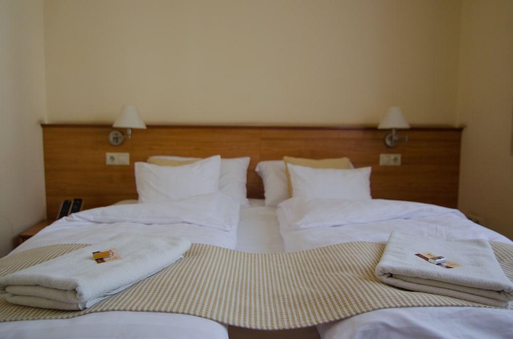 Hotel Civitas Sopron Exterior photo