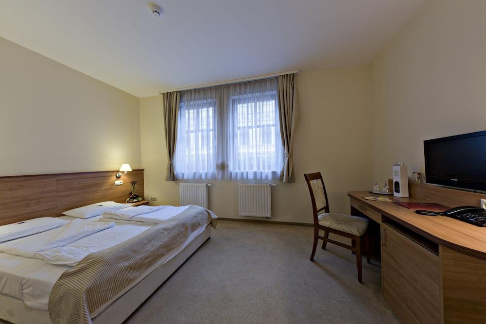 Hotel Civitas Sopron Exterior photo