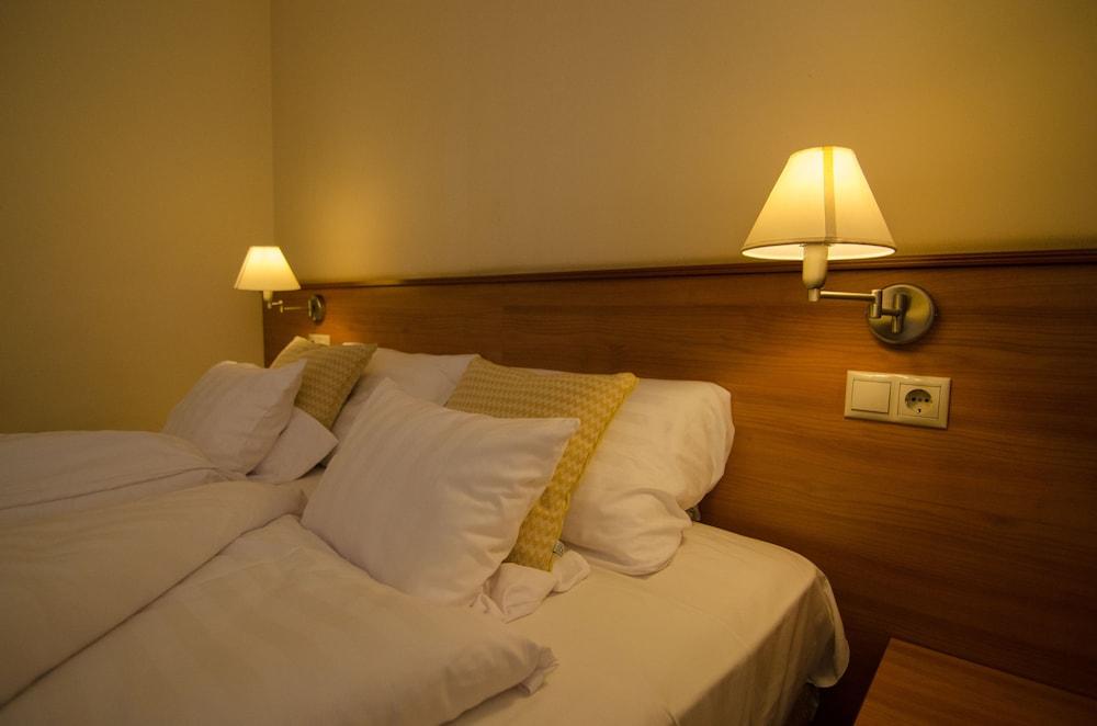 Hotel Civitas Sopron Exterior photo