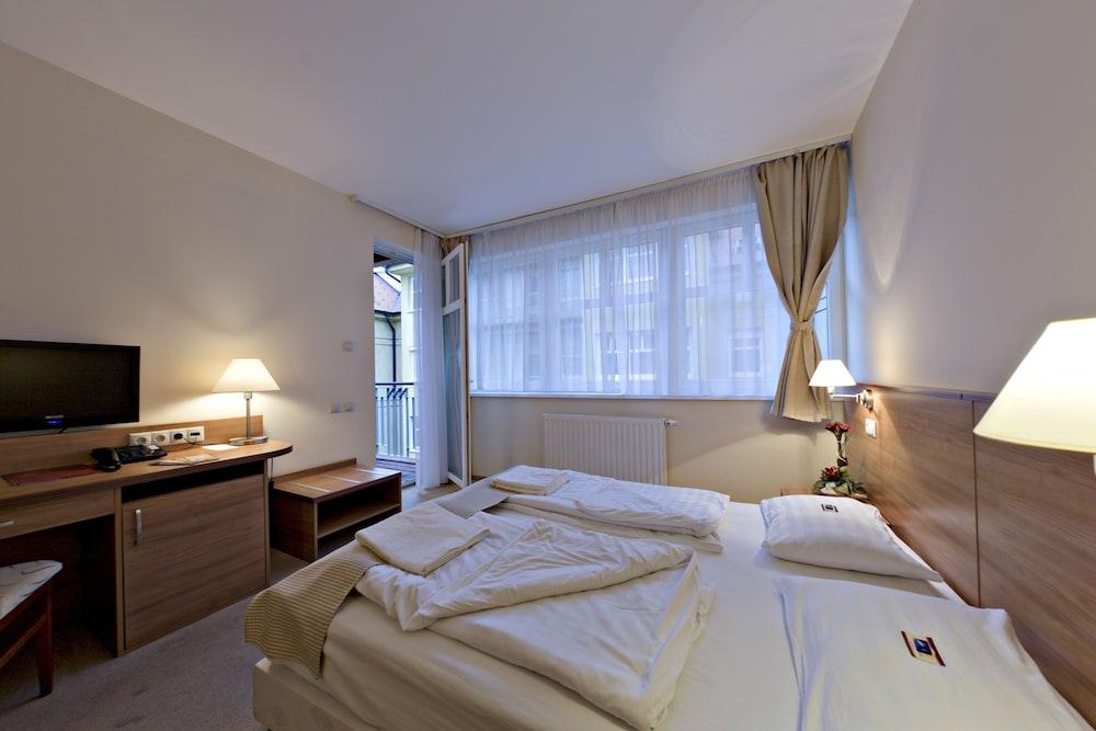 Hotel Civitas Sopron Exterior photo