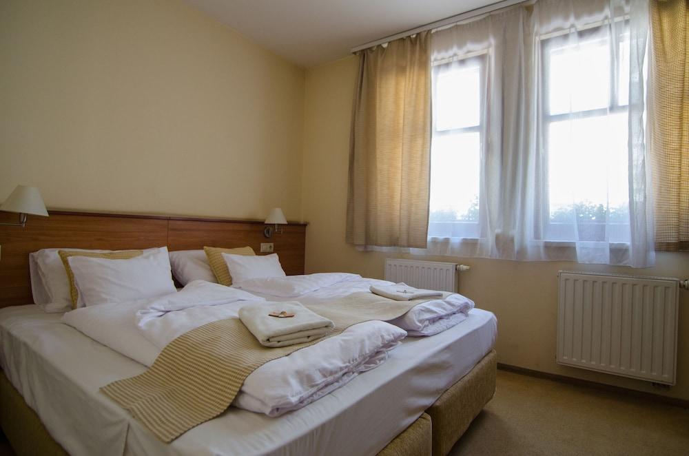 Hotel Civitas Sopron Exterior photo