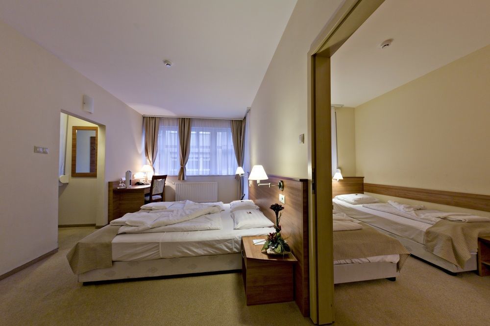 Hotel Civitas Sopron Exterior photo